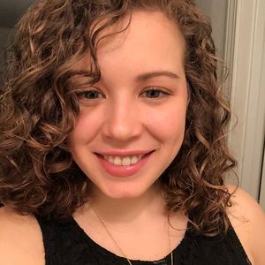 Meet your Posher, Stephanie